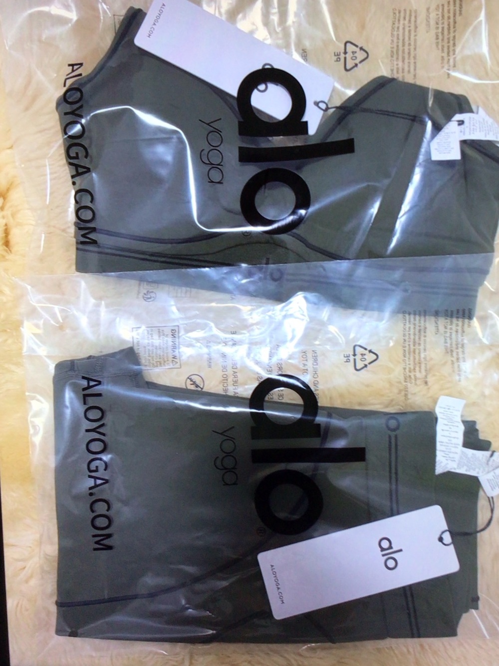 ALO Yoga Olive & Black Contrast V-Neck Sports Bra And Legging Set - Picture 2 of 7